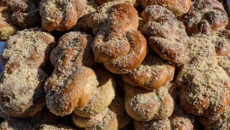 Cum faci cei mai pufoși și aromați mucenici. Ce conține rețeta care a devenit virală pe TikTok