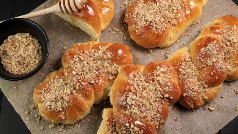 Cum faci cei mai pufoși și aromați mucenici. Ce conține rețeta care a devenit virală pe TikTok