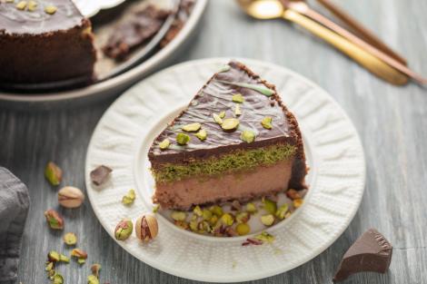 Rețetă de Cheesecake Dubai cu ciocolată. Se pregătește rapid și nu necesită coacere