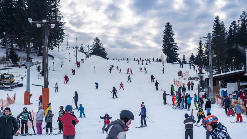 Ce buget trebuie să aibă părinții pentru taberele de schi ale copiilor. Cât costă cinci zile la Păltiniș