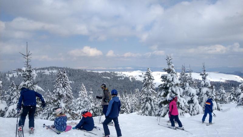 Ce buget trebuie să aibă părinții pentru taberele de schi ale copiilor. Cât costă cinci zile la Păltiniș