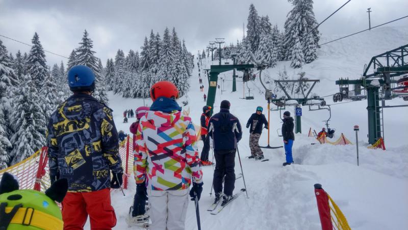 Ce buget trebuie să aibă părinții pentru taberele de schi ale copiilor. Cât costă cinci zile la Păltiniș