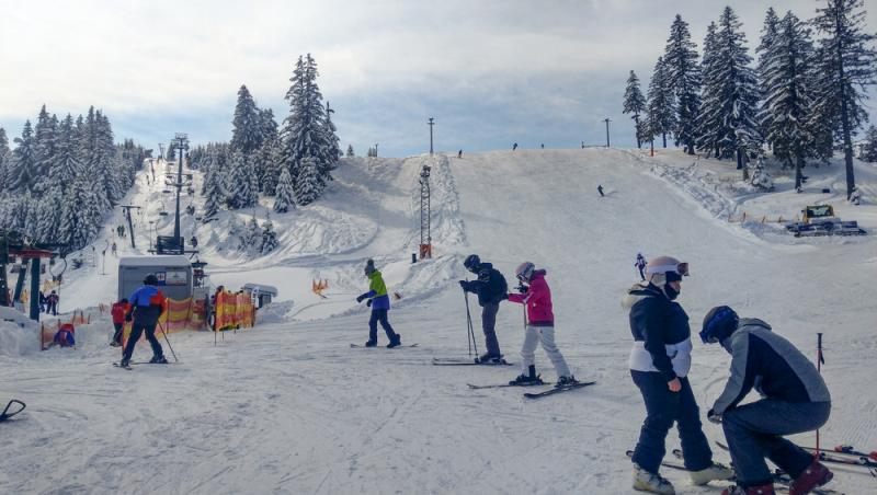 Ce buget trebuie să aibă părinții pentru taberele de schi ale copiilor. Cât costă cinci zile la Păltiniș
