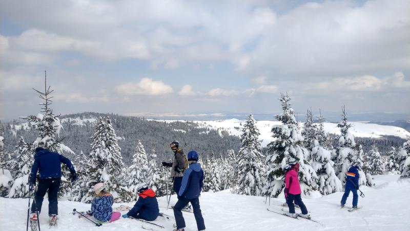 Ce buget trebuie să aibă părinții pentru taberele de schi ale copiilor. Cât costă cinci zile la Păltiniș