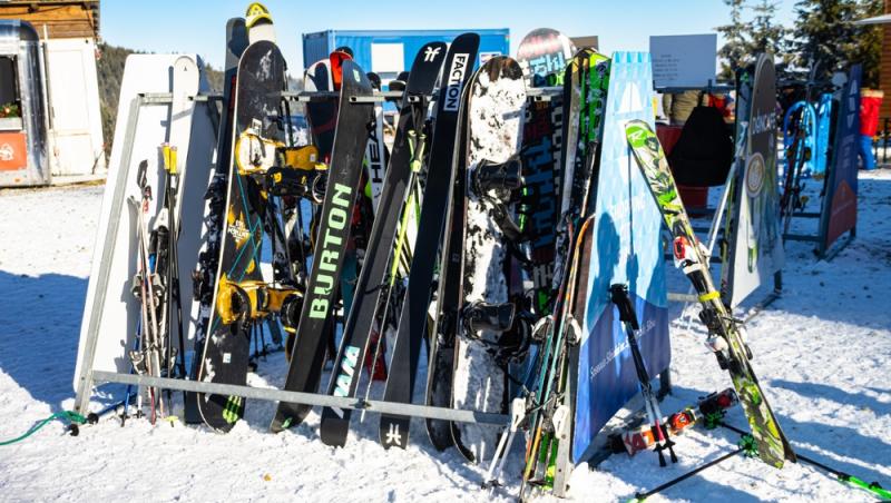 Ce buget trebuie să aibă părinții pentru taberele de schi ale copiilor. Cât costă cinci zile la Păltiniș