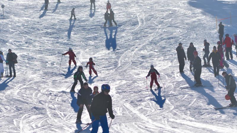 Ce buget trebuie să aibă părinții pentru taberele de schi ale copiilor. Cât costă cinci zile la Păltiniș