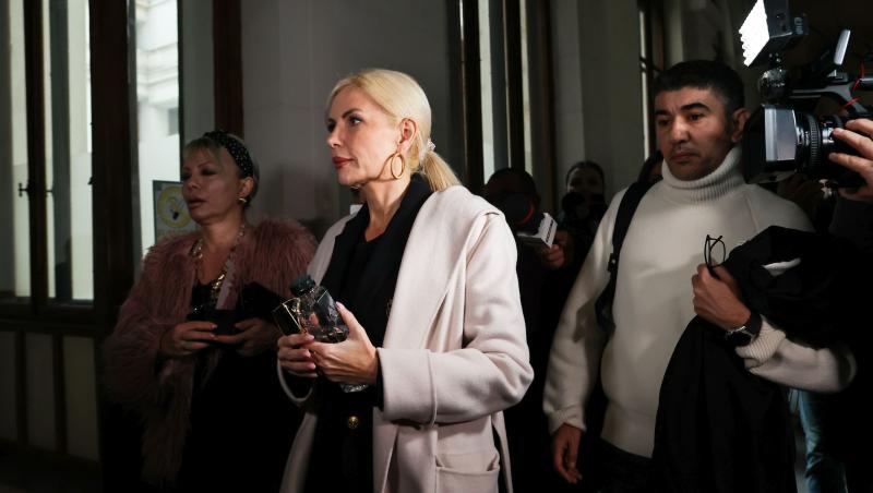 Laura Vicol s-a întors la avocatură! Ce mesaj a publicat și cum a apărut îmbrăcată în barou după ce a scăpat de arest
