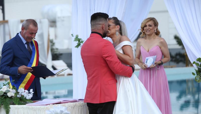 Ce au scris pe coroane Sabrina, fosta soție a lui Andrei Perneș, și fosta iubită a acestuia, Ancuța: „Dincolo de...”