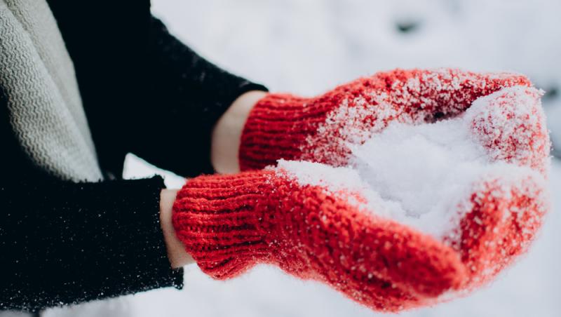 Mănușile, un risc pentru sănătatea ta. De ce nu este bine să le porți des iarna