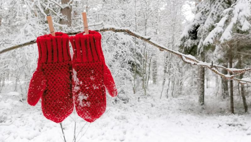 Mănușile, un risc pentru sănătatea ta. De ce nu este bine să le porți des iarna