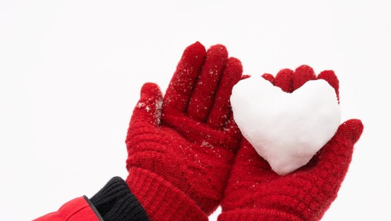 Mănușile, un risc pentru sănătatea ta. De ce nu este bine să le porți des iarna