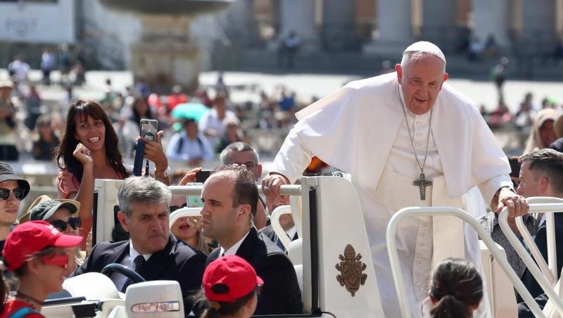 Starea de sănătate a Papei Francisc s-a îmbunătățit ușor! Suveranul și-a reluat o parte dintre activități
