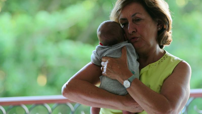 O femeie și-a spionat soacra în timp ce avea grijă de copil. Ce a descoperit aproape a dărâmat-o: „Rupem legăturile cu ea”