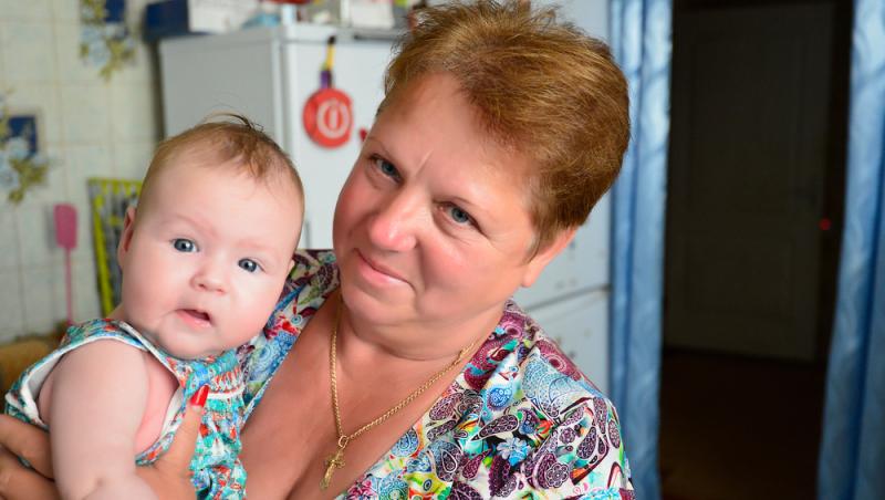 O femeie și-a spionat soacra în timp ce avea grijă de copil. Ce a descoperit aproape a dărâmat-o: „Rupem legăturile cu ea”