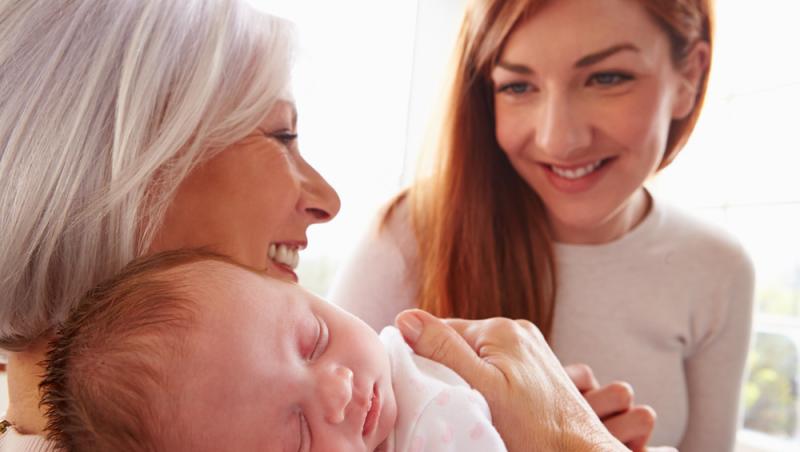 O femeie și-a spionat soacra în timp ce avea grijă de copil. Ce a descoperit aproape a dărâmat-o: „Rupem legăturile cu ea”