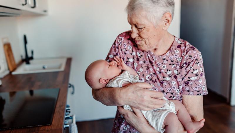 O femeie și-a spionat soacra în timp ce avea grijă de copil. Ce a descoperit aproape a dărâmat-o: „Rupem legăturile cu ea”