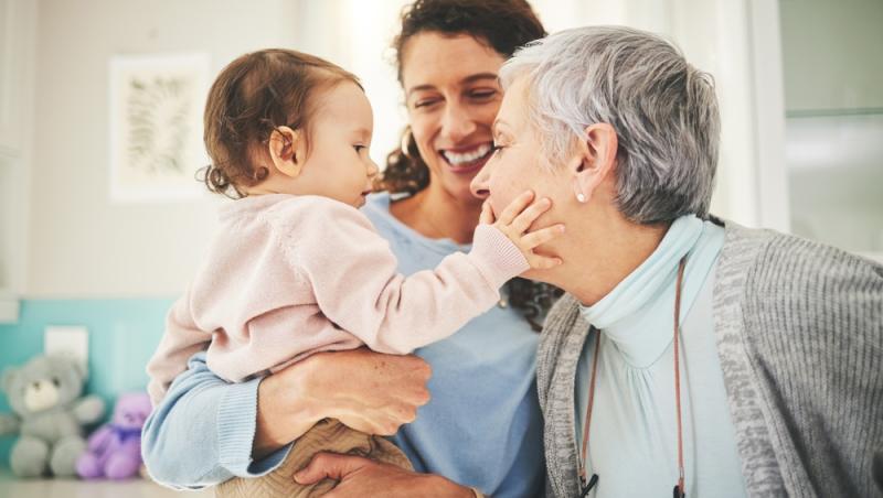 O femeie și-a spionat soacra în timp ce avea grijă de copil. Ce a descoperit aproape a dărâmat-o: „Rupem legăturile cu ea”