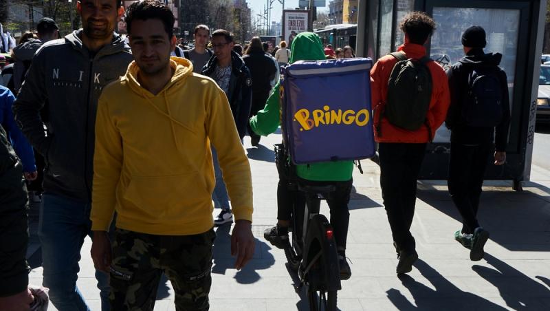 Ziua IT-ist, noaptea livrator. Tânărul căruia i s-a schimbat viața într-o clipă. Cu cât și-a suplimentat veniturile