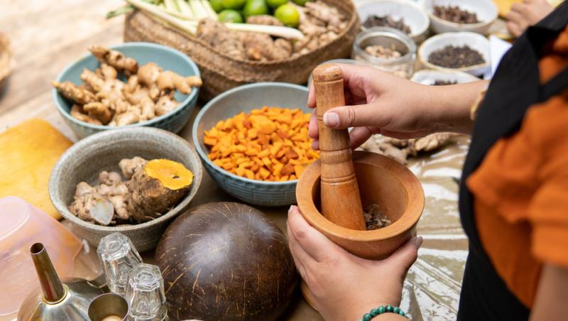 Băutura virală care ar topi kilogramele în plus este, de fapt, periculoasă. Ce atenționează specialiștii