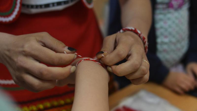 Mărțișorul devine un motiv de ceartă între părinți. Care este mesajul Ministerului Educației