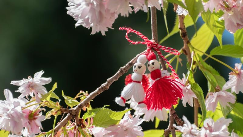 Mărțișorul devine un motiv de ceartă între părinți. Care este mesajul Ministerului Educației