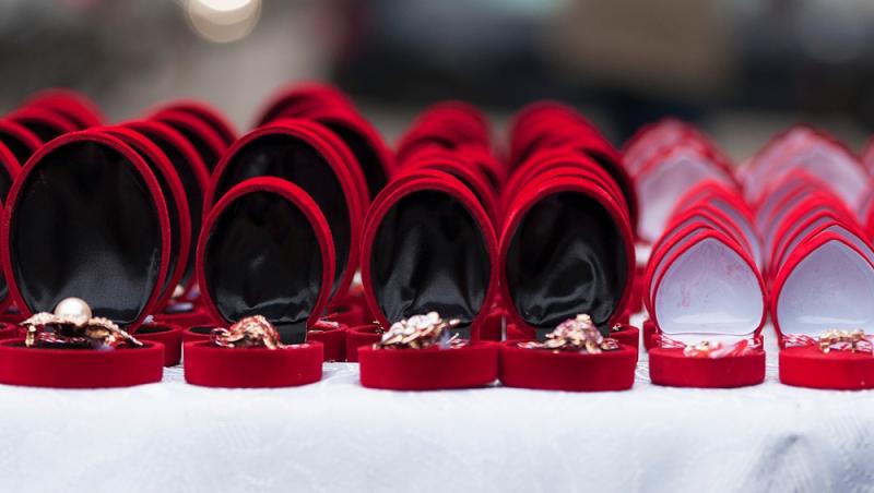 Mărțișorul devine un motiv de ceartă între părinți. Care este mesajul Ministerului Educației