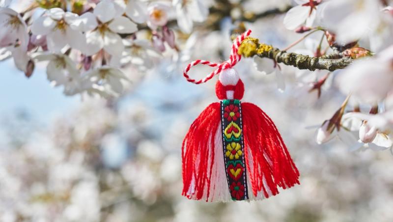 Mărțișorul devine un motiv de ceartă între părinți. Care este mesajul Ministerului Educației