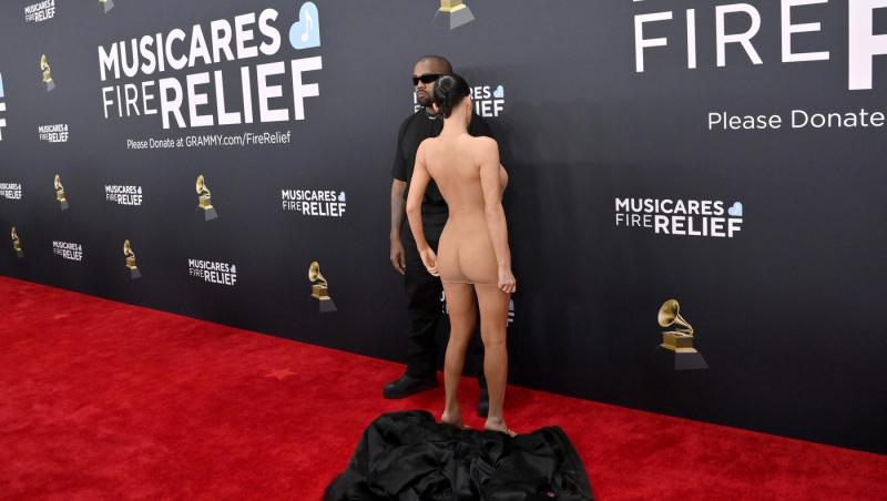 Bianca Censori, apariție scandaloasă pe covorul roșu. Cum s-a lăsat fotografiată soția lui Kanye West
