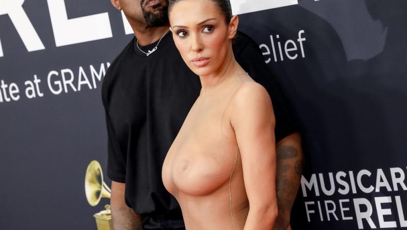 Bianca Censori, apariție scandaloasă pe covorul roșu. Cum s-a lăsat fotografiată soția lui Kanye West