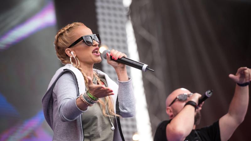 Cum arată mama Andei Adam de la Asia Express. Atrage toate privirile deși nu mai e la prima tinerețe