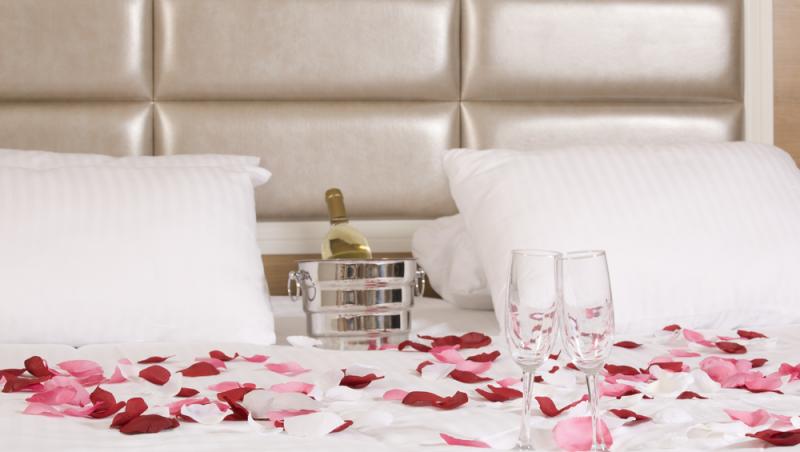 Ziua îndrăgostiților, profitabilă pentru escroci. Cum sunt păcăliți oamenii printr-o metodă simplă