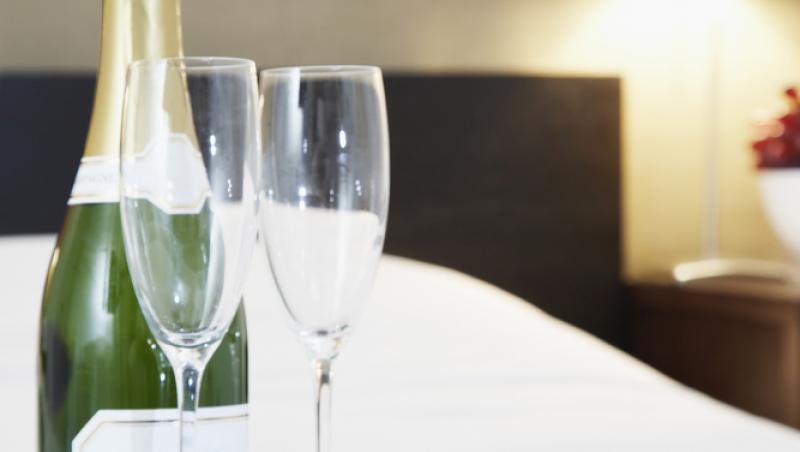 Ziua îndrăgostiților, profitabilă pentru escroci. Cum sunt păcăliți oamenii printr-o metodă simplă