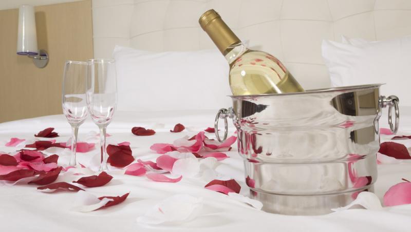 Ziua îndrăgostiților, profitabilă pentru escroci. Cum sunt păcăliți oamenii printr-o metodă simplă