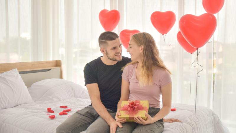 Ziua îndrăgostiților, profitabilă pentru escroci. Cum sunt păcăliți oamenii printr-o metodă simplă