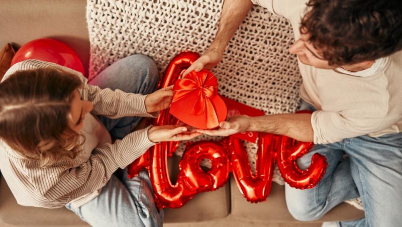 Ziua îndrăgostiților, profitabilă pentru escroci. Cum sunt păcăliți oamenii printr-o metodă simplă