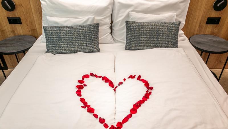 Ziua îndrăgostiților, profitabilă pentru escroci. Cum sunt păcăliți oamenii printr-o metodă simplă