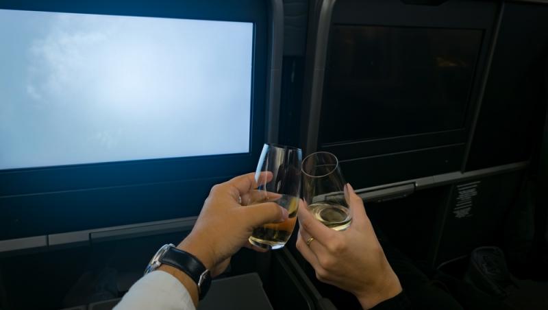 Ziua îndrăgostiților, profitabilă pentru escroci. Cum sunt păcăliți oamenii printr-o metodă simplă