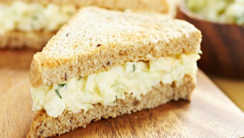 Rețetă de salată plină de proteine. Ce ingredient simplu nu trebuie să lipsească