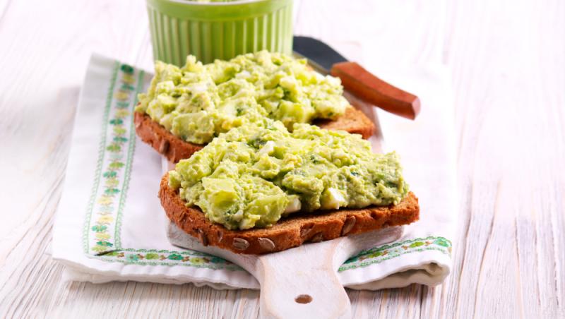 Rețetă de salată plină de proteine. Ce ingredient simplu nu trebuie să lipsească