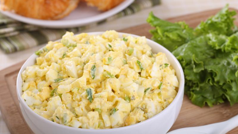 Rețetă de salată plină de proteine. Ce ingredient simplu nu trebuie să lipsească