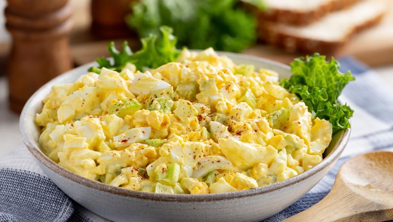 Rețetă de salată plină de proteine. Ce ingredient simplu nu trebuie să lipsească