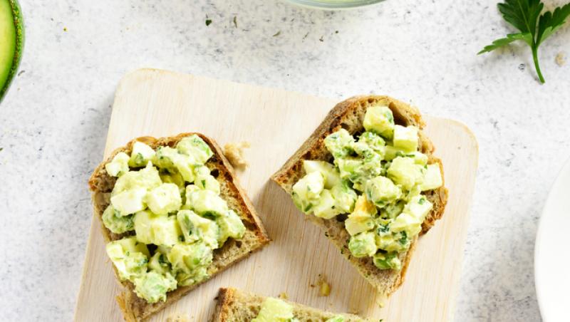 Rețetă de salată plină de proteine. Ce ingredient simplu nu trebuie să lipsească