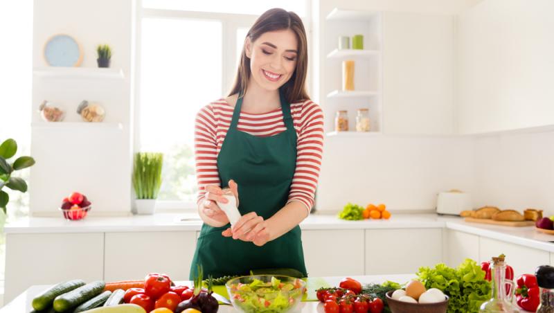 Rețetă de salată plină de proteine. Ce ingredient simplu nu trebuie să lipsească