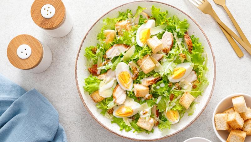 Rețetă de salată plină de proteine. Ce ingredient simplu nu trebuie să lipsească