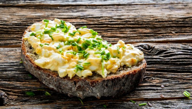 Rețetă de salată plină de proteine. Ce ingredient simplu nu trebuie să lipsească