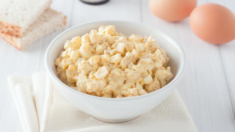 Rețetă de salată plină de proteine. Ce ingredient simplu nu trebuie să lipsească