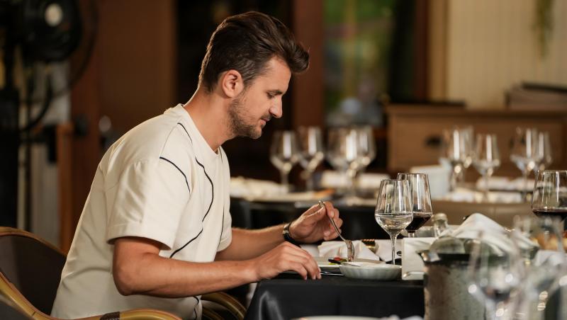 Vlad Udrescu, dezvăluiri despre sine, dar și despre pasiunea pentru teatru și rolul din Ana - Mi-ai fost scrisă în ADN | Exclusiv