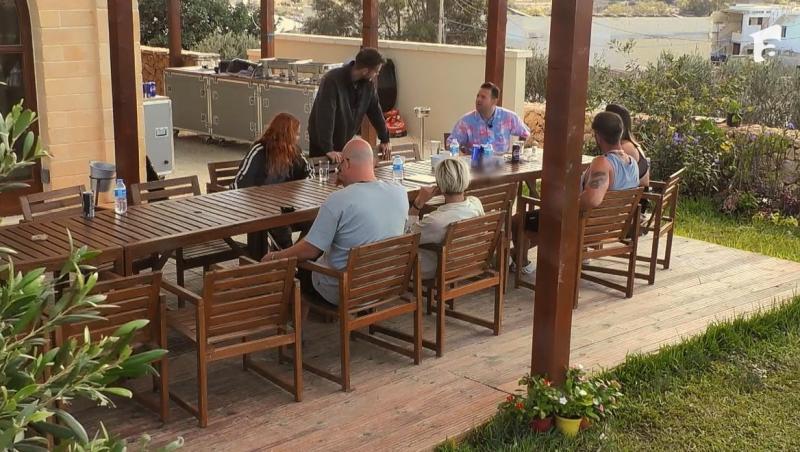 Cât de tare le lipsesc concurenților Power Couple telefoanele mobile. Magicianul Robert Tudor: „E ca la pușcărie aici..”