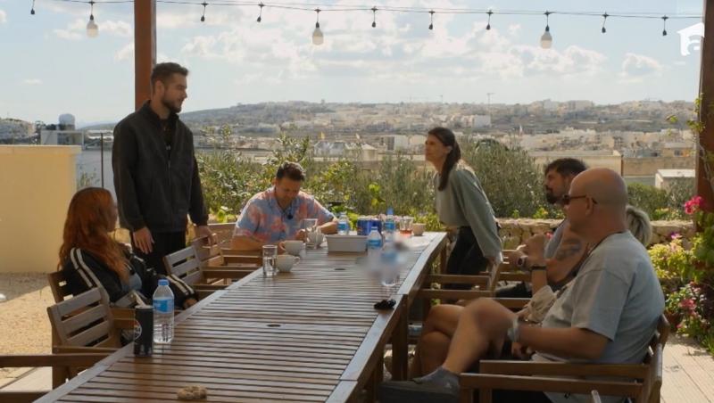 Cât de tare le lipsesc concurenților Power Couple telefoanele mobile. Magicianul Robert Tudor: „E ca la pușcărie aici..”