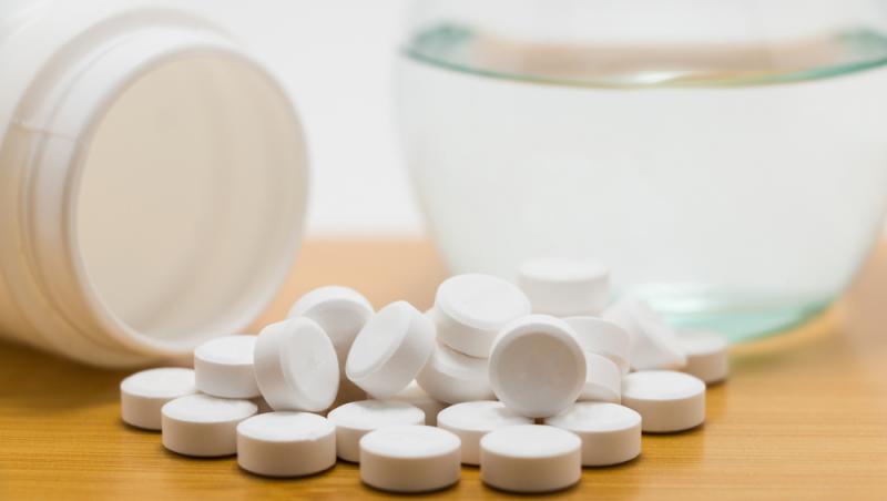 O nouă provocare de pe TikTok bagă elevii în spitale. Ce este „Paracetamol challenge”. Poate duce la deces